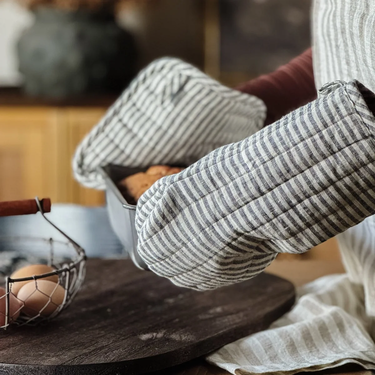 Topflappen aus Leinen, Thin Black Stripes – Bild 5